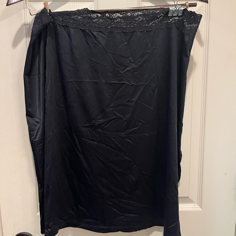 Black Vassarette Slip. 2XL Great condition only work a couple times.